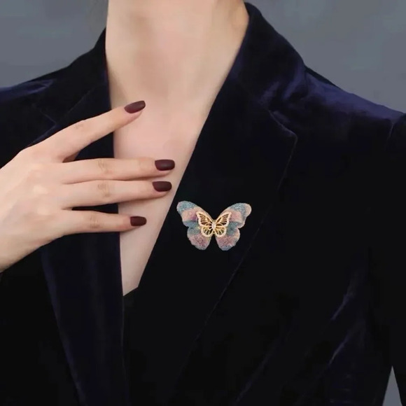 VQ  Butterfly Brooch - Picture 2 of 7
